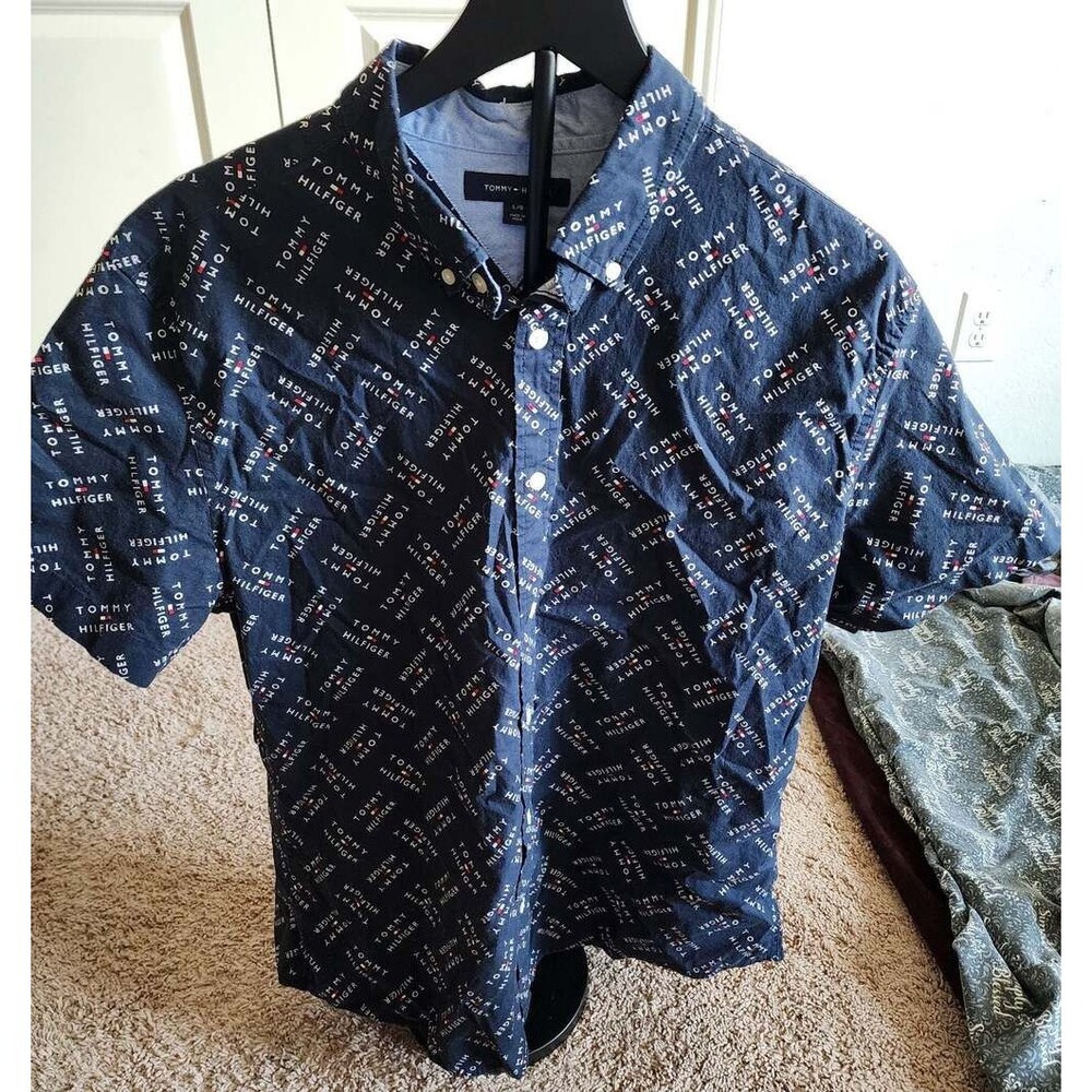 Tommy Hilfiger Men's Large Button Front Shirt All Over Logo Print Short Sleeve